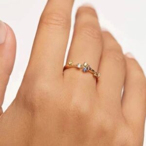 Ringen met gekleurde steentjes