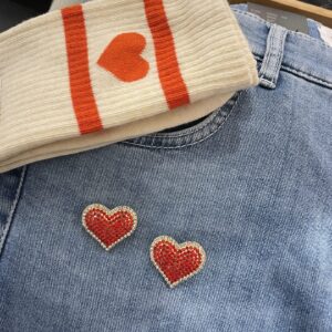 Broche hart met rode en witte strass