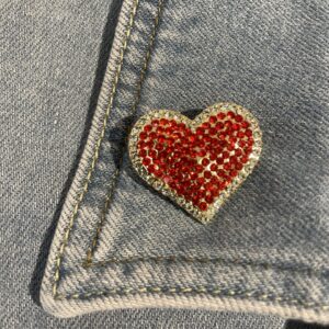 Broche hart met rode en witte strass