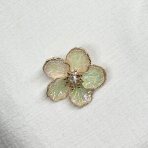 Broche parelmoer bloem