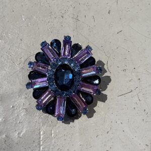 Broche paarse bloem