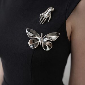 Broche stoer hand
